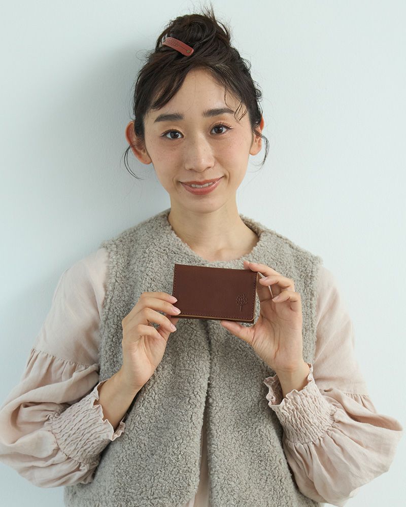 スッキリとシンプルな「ドロップツリー スマートカードケース