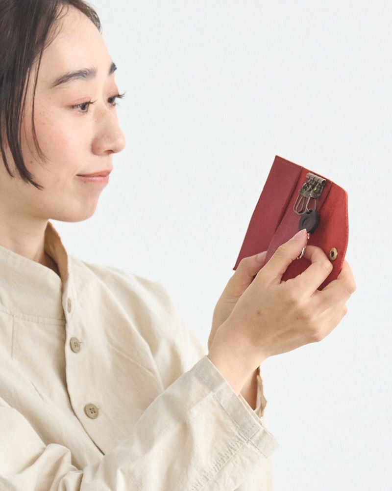 キーケースの色：レッド