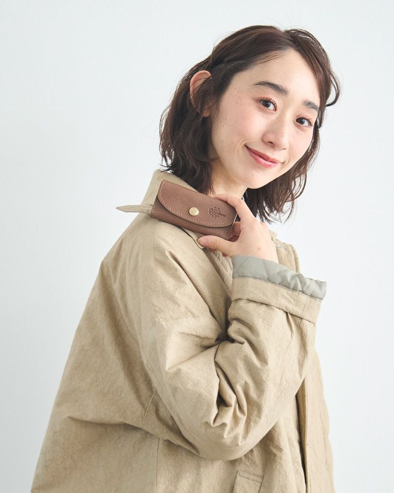 キーケースの色：モカグレー