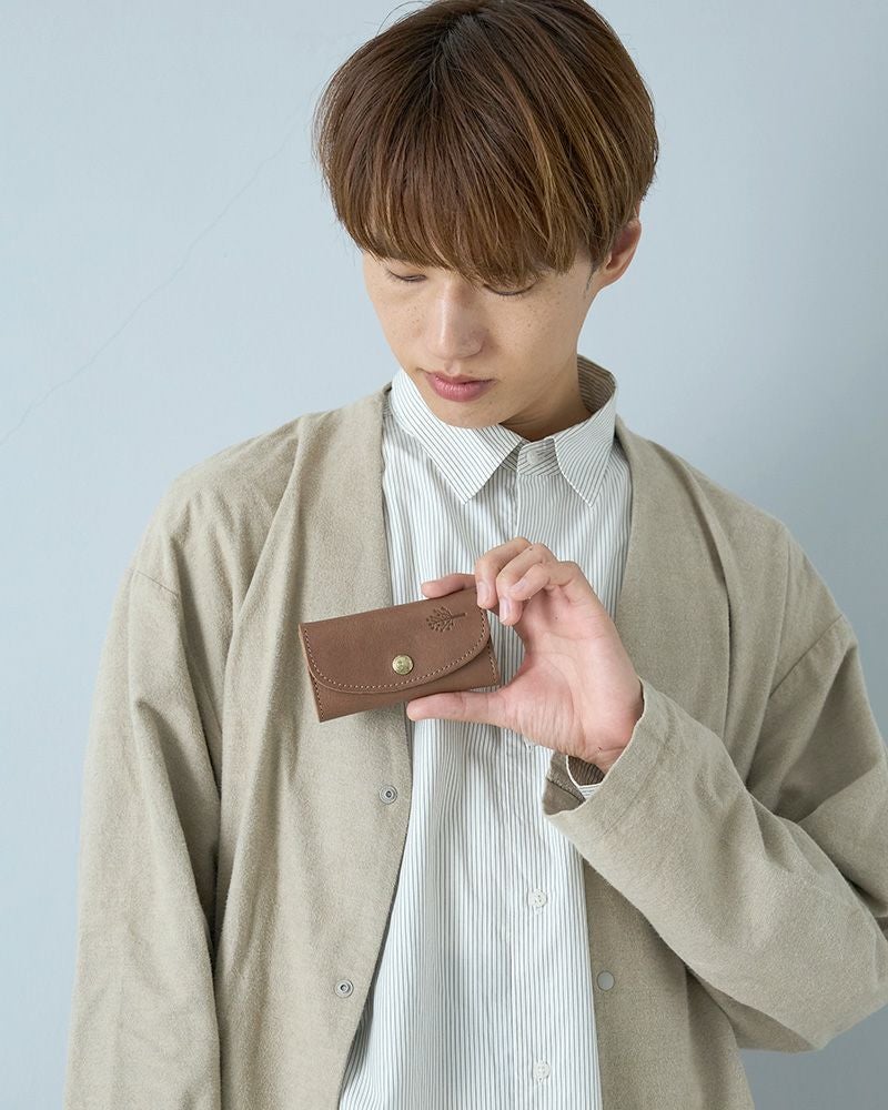 男性も使える本革キーケース／キーケースの色：モカグレー