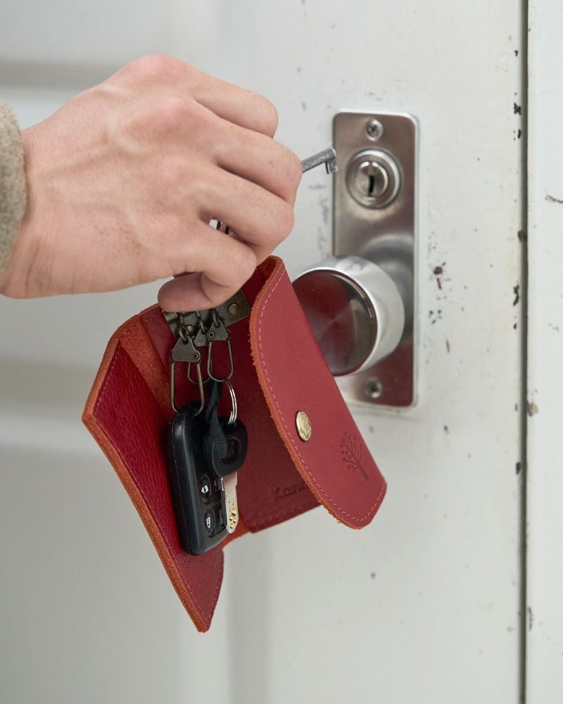 スマートキーもつけられる4連キーケース／キーケースの色：レッド