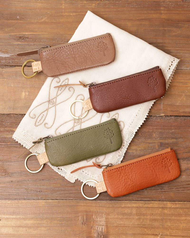 キーリングの色：上から モカグレー／ ダークブラウン／グリーン／キャメル