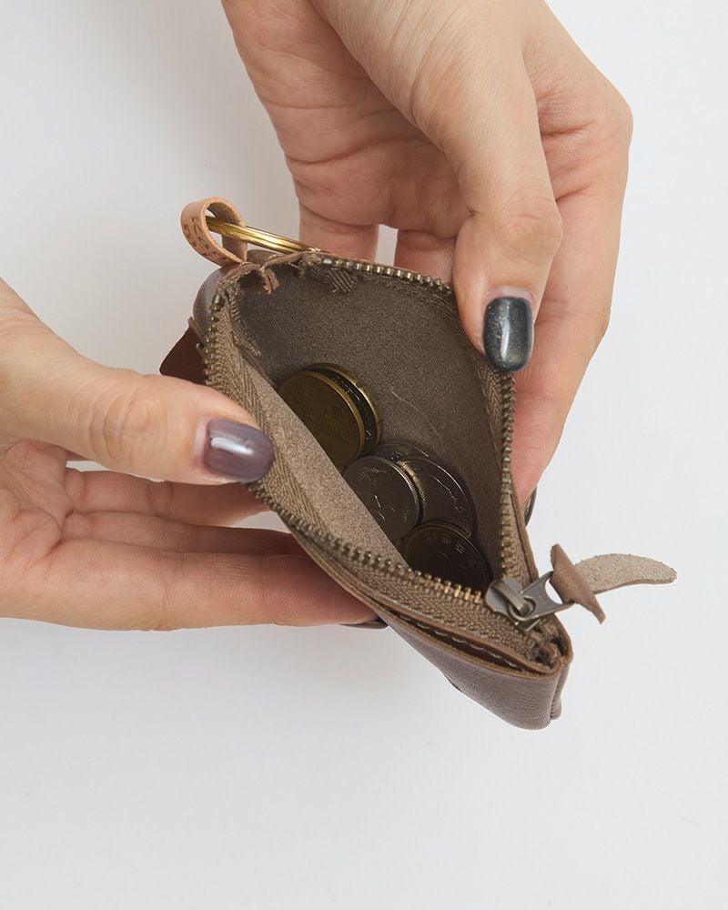 キーポーチの色：モカグレー