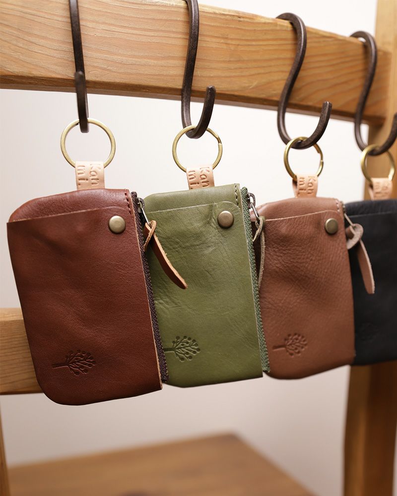 キーポーチの色：ダークブラウン／グリーン／モカグレー／クロ