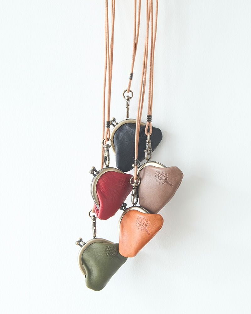 コーディネートのアクセントに「ドロップツリー こがま口 ネックレス」