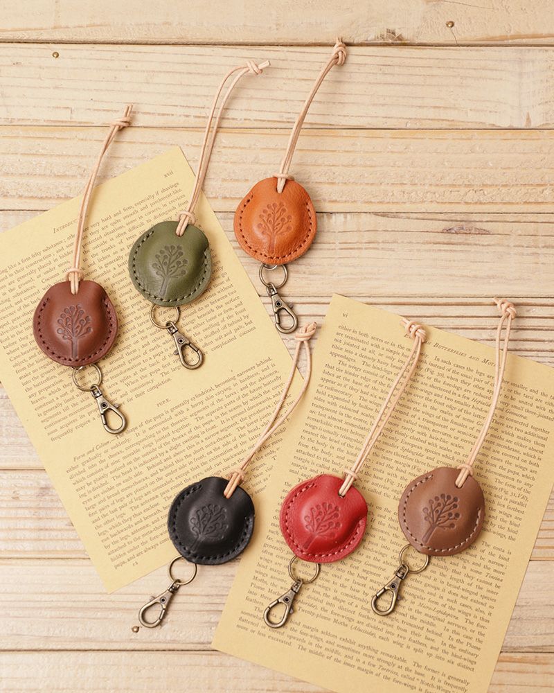 鍵も免許証も一緒に持てる「ドロップツリー クルムカード4連キーケース」