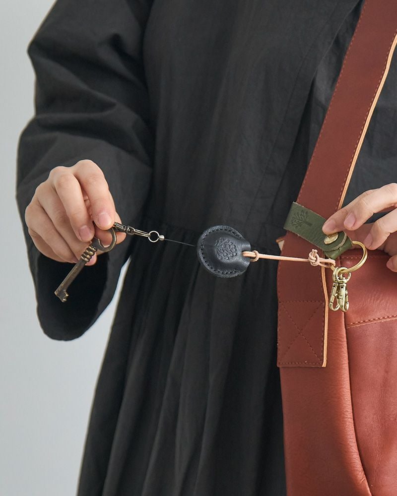 リールチャームの色：クロ