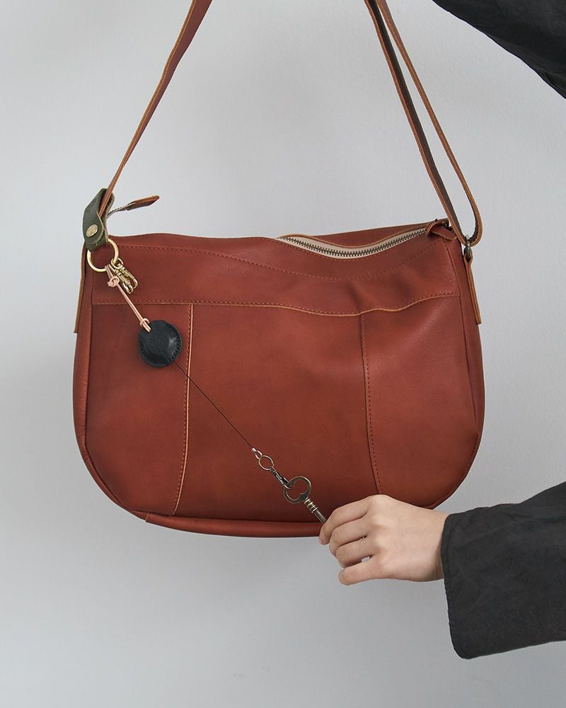 リールチャームの色：クロ