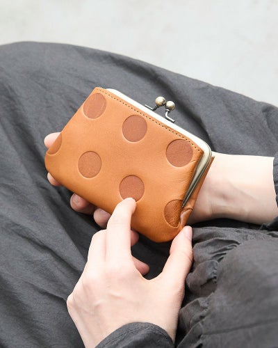 大人の可愛さを引き立てる水玉模様コレクション（浅草発・カンミの革小物）