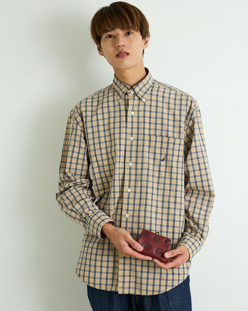 男性にもおすすめなスクエア型の本革がま口／がま口の色：チェリーレッド