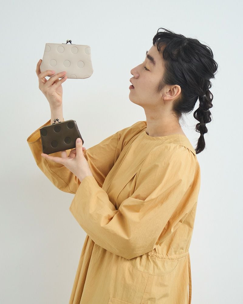 口金がさりげなくて可愛いお財布「キャンディ あおりがま口 (M)」
