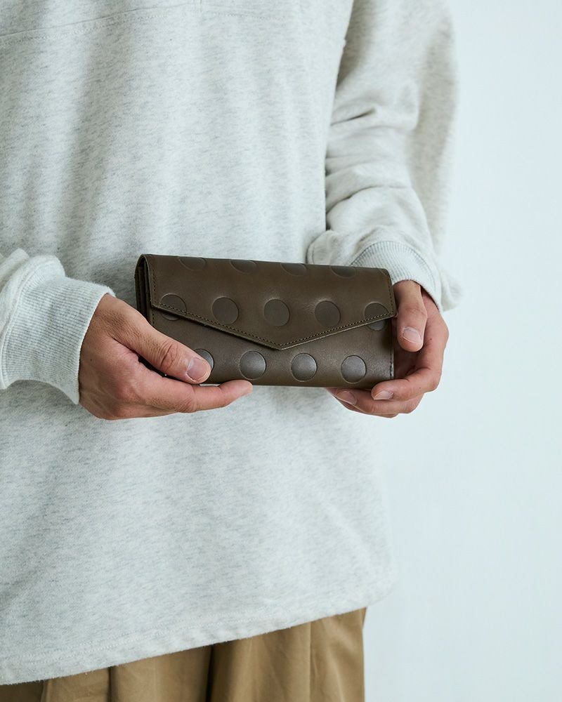 ギフトにもおすすめな本革ロングウォレット