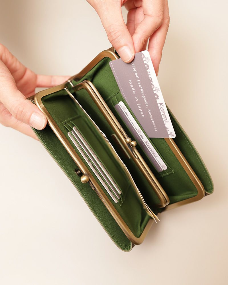 がま口好きさんのコンパクト長財布「キャンディ あおりロングがま口ウォレット」