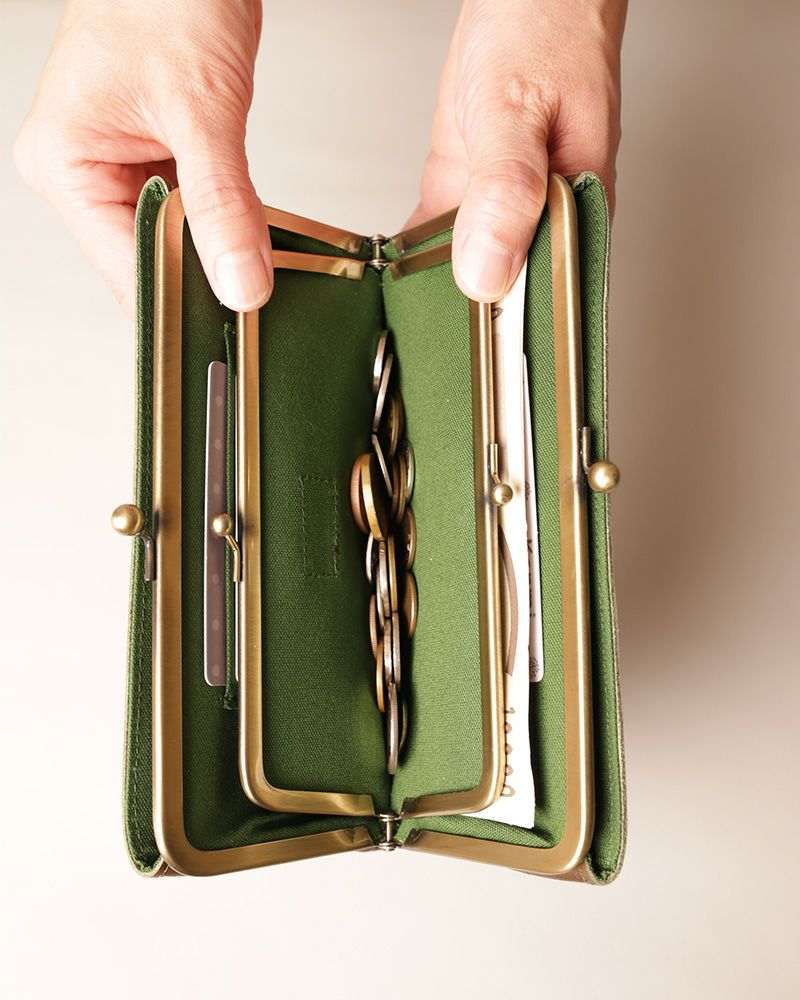 がま口好きさんのコンパクト長財布「キャンディ あおりロングがま口ウォレット」