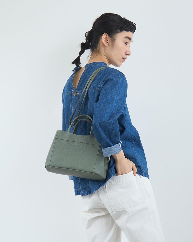 シーンに合わせて使い分ける2WAY「ミルフィーユ がま口 2WAY