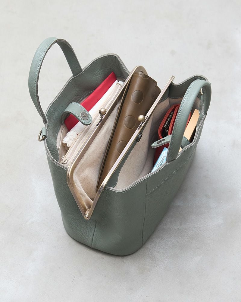 シーンに合わせて使い分ける２WAY「ミルフィーユ がま口 2WAYショルダーバッグ」