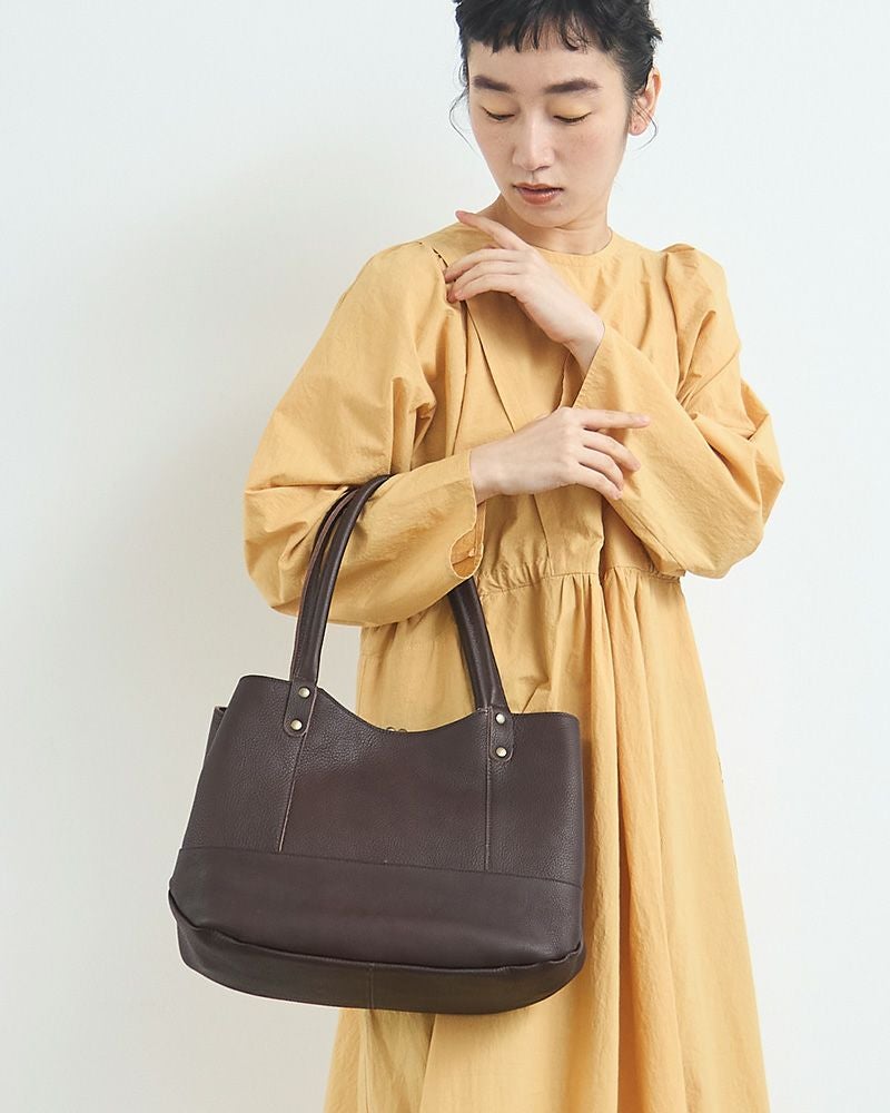 トートバッグの色：ダークブラウン