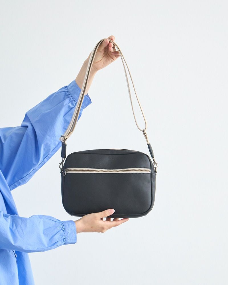 「All story スクエアショルダーバッグ」クロ