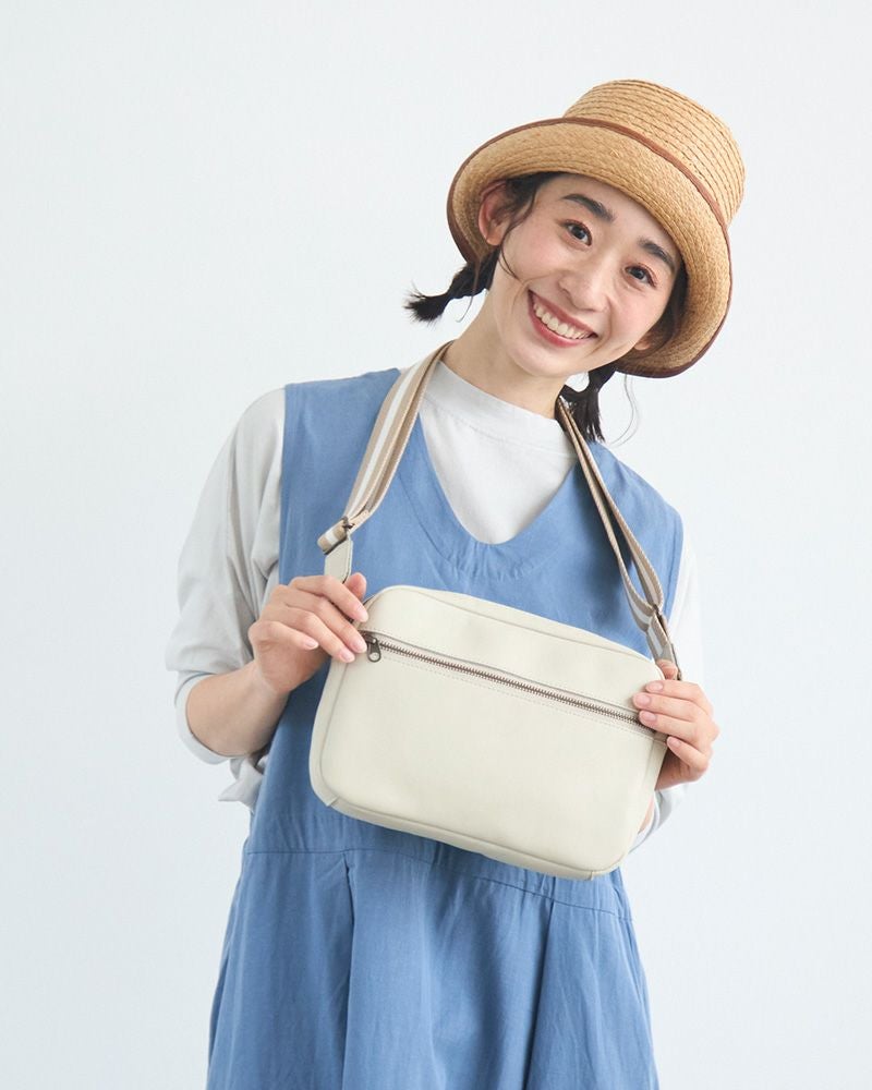 「All story スクエアショルダーバッグ」バニラ