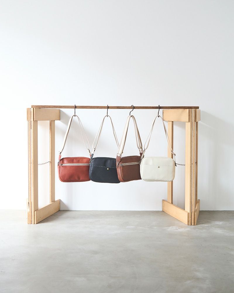 安心の防水レザー「All story スクエアショルダーバッグ」