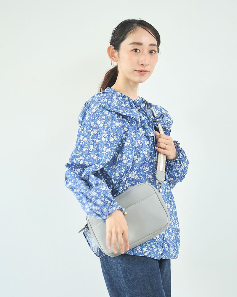 「All story スクエアショルダーバッグ」グレー