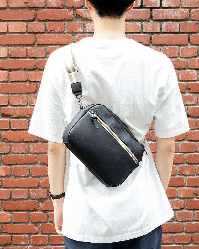 「All story スクエアショルダーバッグ」クロ