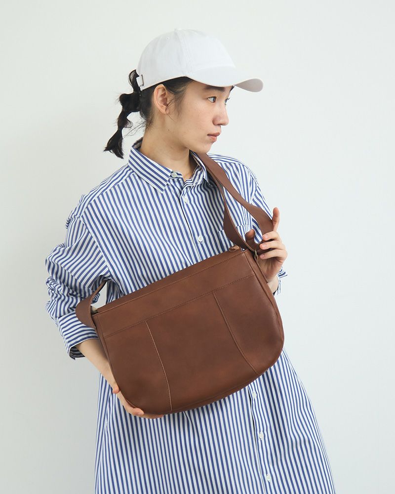 通勤通学にも使える「All story pote ショルダーバッグ」