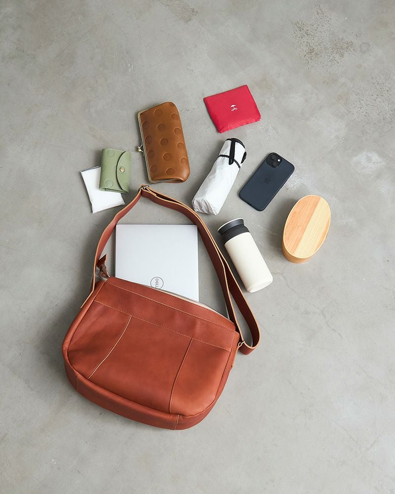 通勤通学にも使える「All story pote ショルダーバッグ」