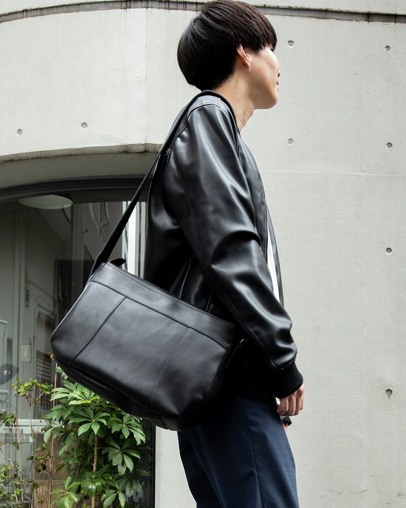 通勤通学にも使える「All story pote ショルダーバッグ」