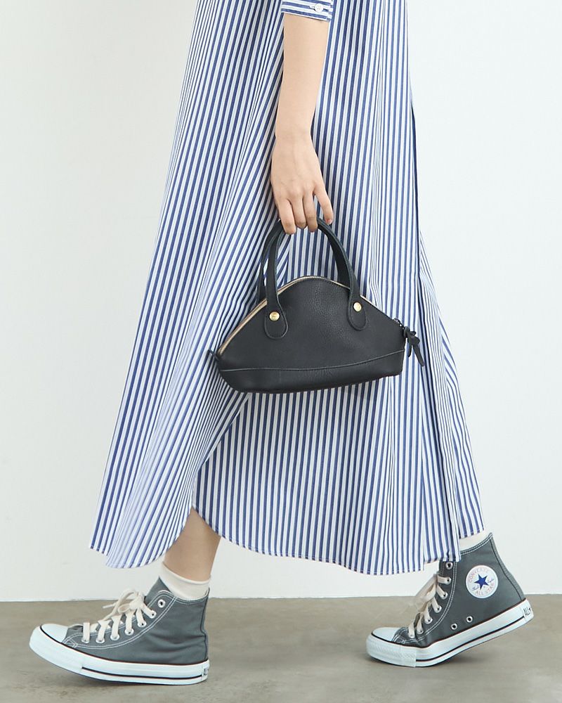 バッグの色：ブラック