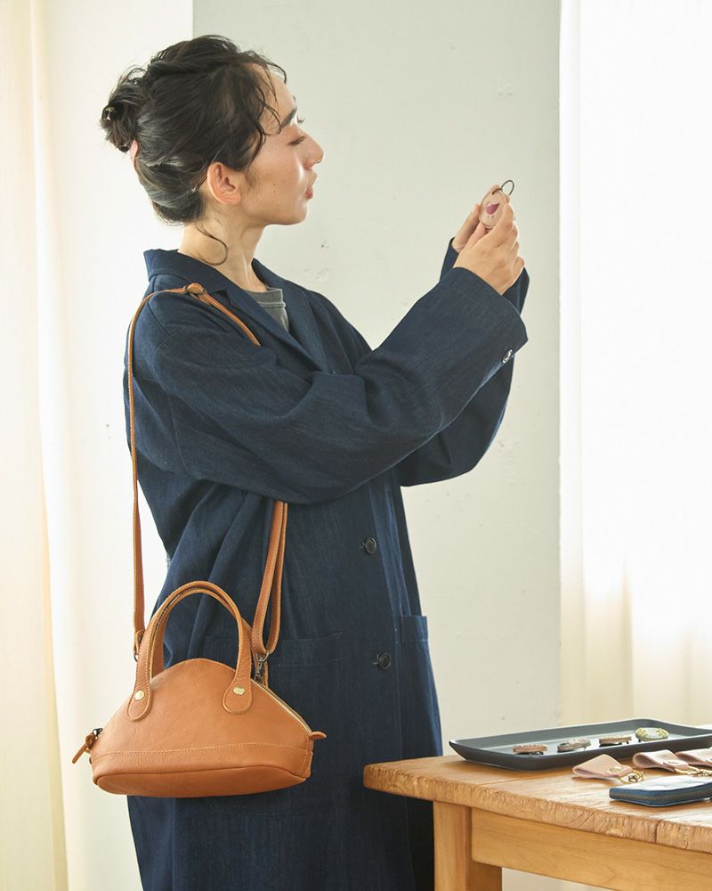 バッグの色：キャメル