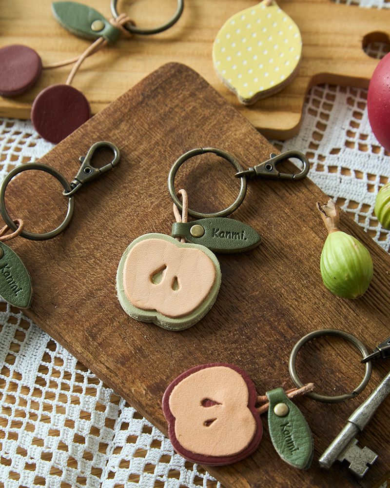 ときめくフルーツ柄「森の果実 キーリング」 | Kanmi（カンミ）公式