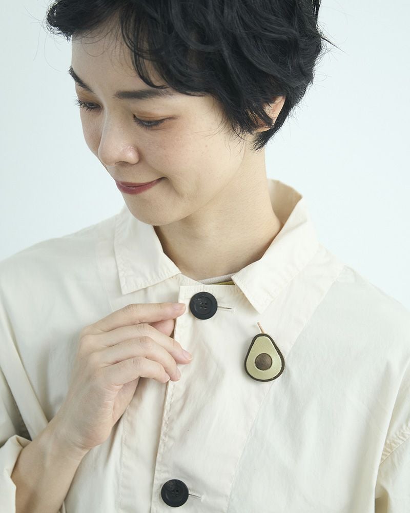 「森の果実 ブローチ」アボカド