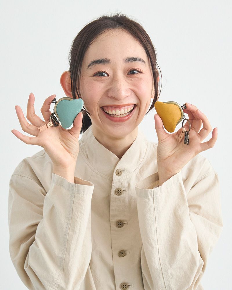 ついつい触りたくなる「フカフカ こがま口 キーリング」