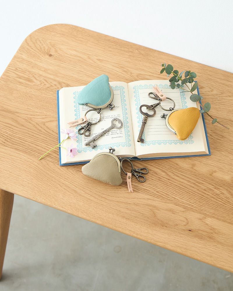 ついつい触りたくなる「フカフカ こがま口 キーリング」