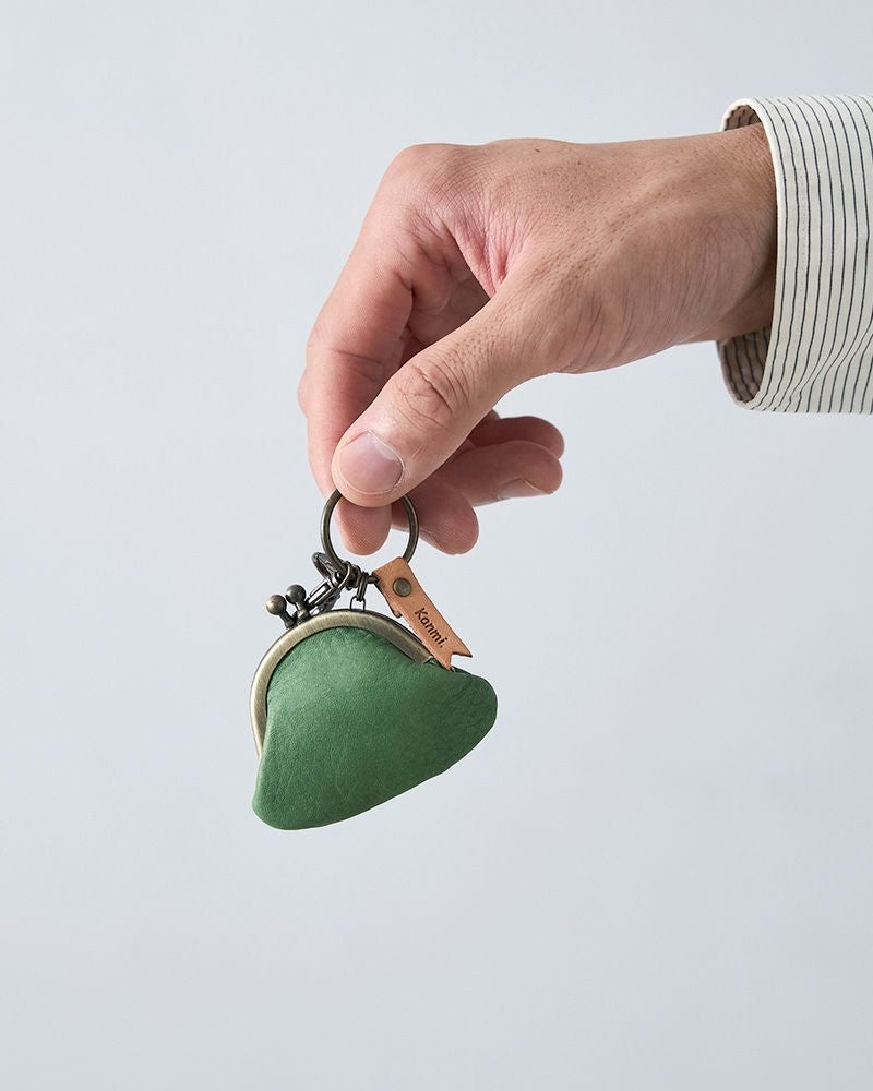 性別問わず使える小さながま口キーリング