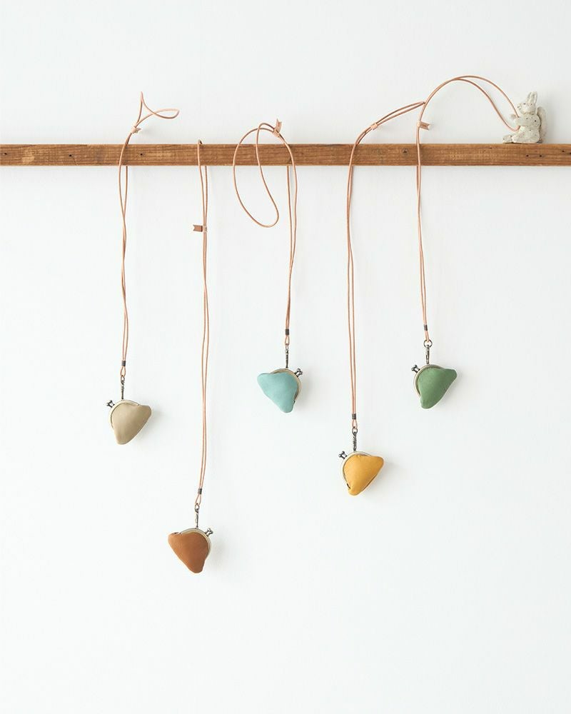 がま口の色：左から　マウスグレー・ミルクチョコ・サックス・キャラメル・リーフグリーン