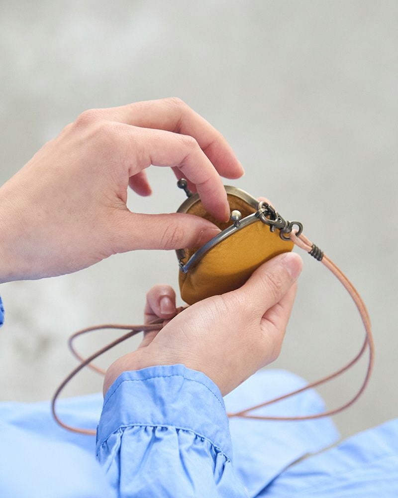 ついつい触りたくなる「フカフカ こがま口 キーリング」