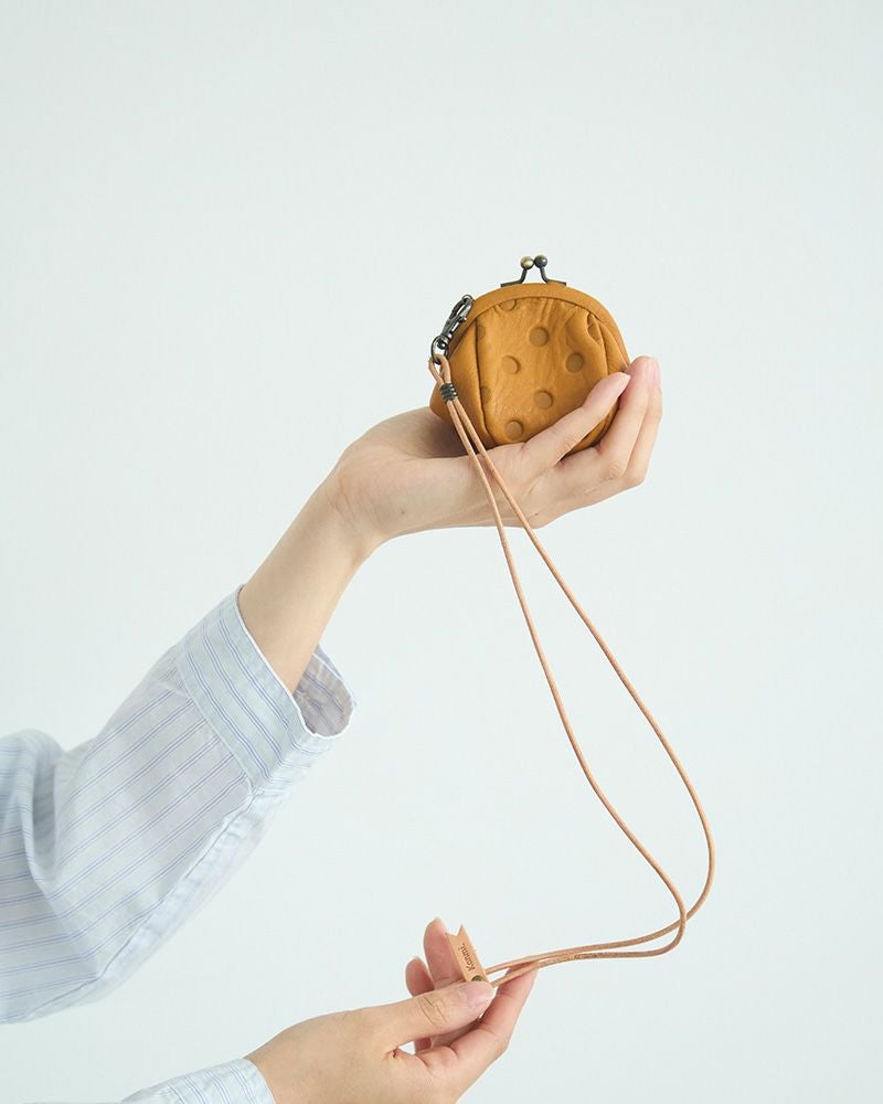 何にでも合わせやすい「ナチュラルレザー ネックストラップ」 | Kanmi