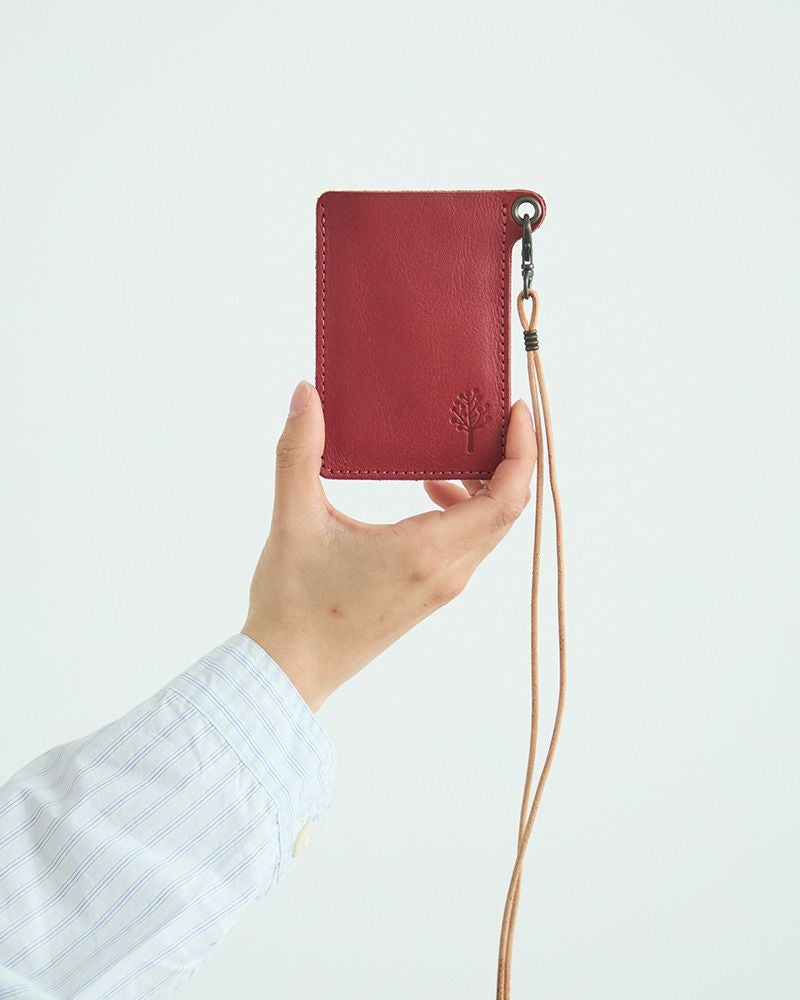 何にでも合わせやすい「ナチュラルレザー ネックストラップ」」