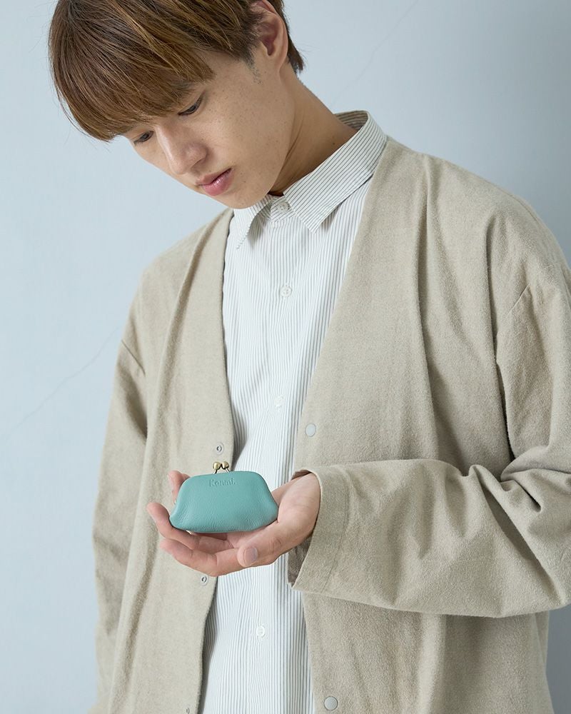 ユニセックスで使えるシンプルながま口　がま口の色：サックス