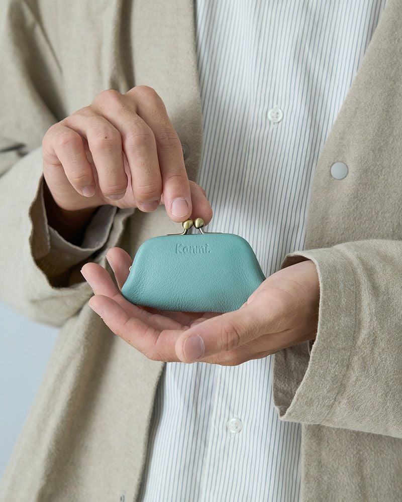 愛らしい手のひらサイズ がま口の色：サックス