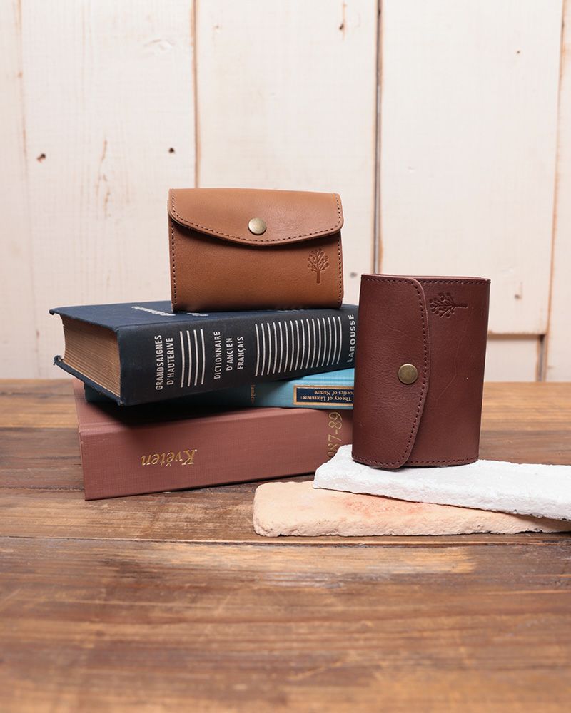 さらっとした手触りのナバルレザーで大人顔ドロップツリー