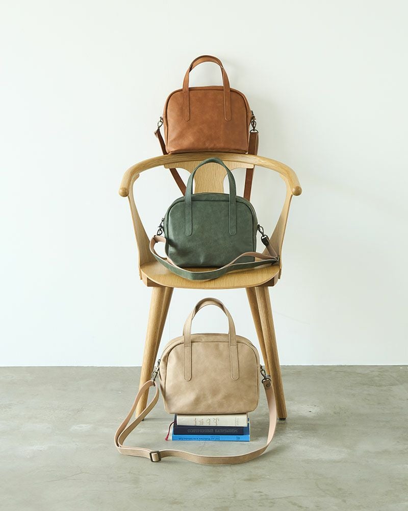 軽フワな牛革×アンティーク風仕上げのショルダーバッグ：上から キャメル・グリーンブルー・グレージュ