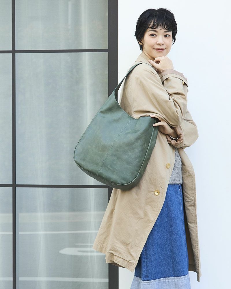 しずくのようなカタチで体に寄り添う「fuwari ワンショルダーバッグ