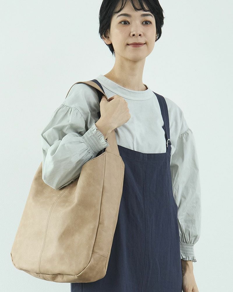 しずくのようなカタチで体に寄り添う「fuwari ワンショルダーバッグ