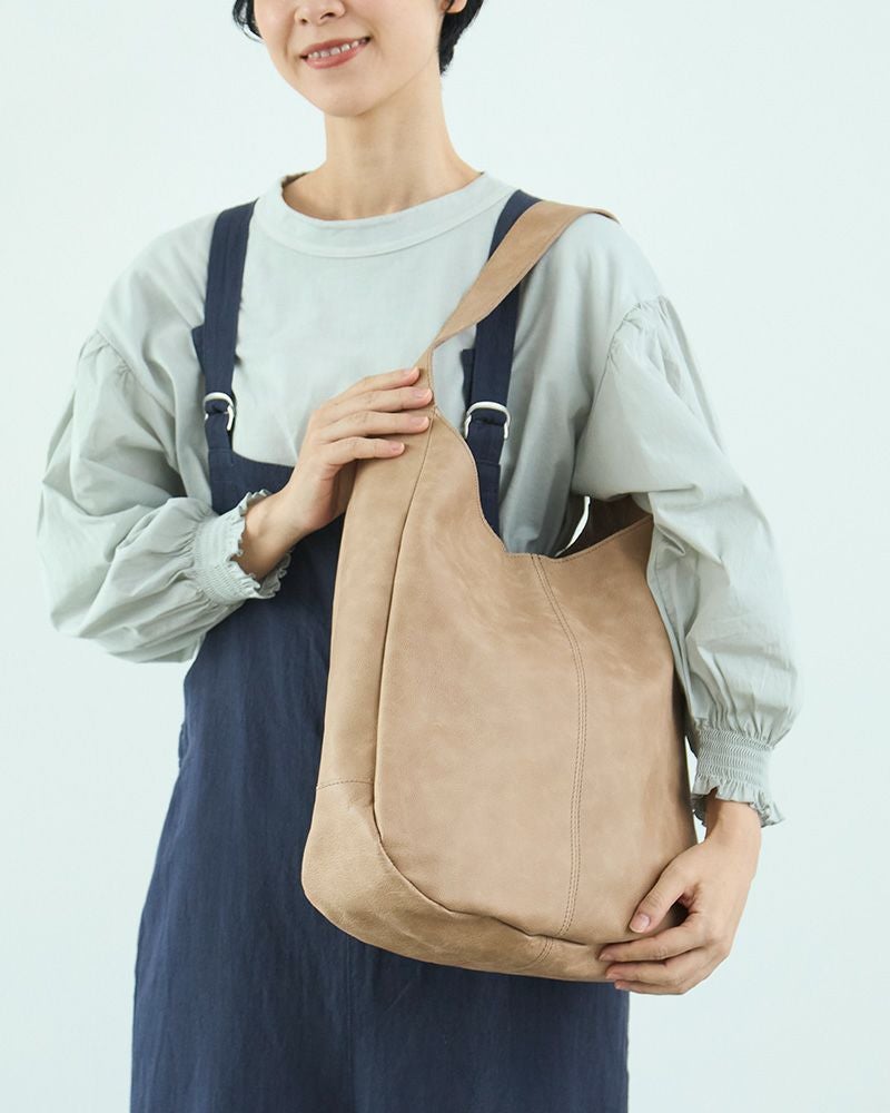 しずくのようなカタチで体に寄り添う「fuwari ワンショルダーバッグ