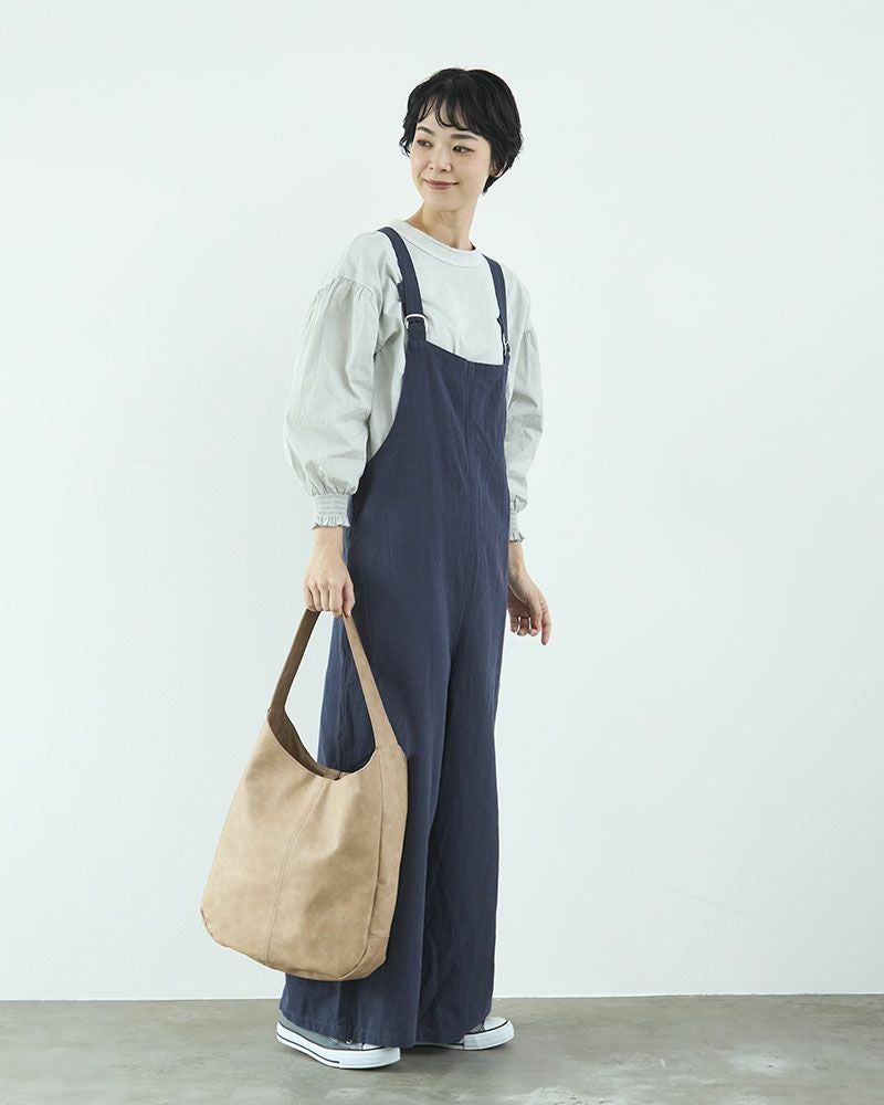 シンプルだからこそ長く愛せるデザイン。毎日のコーデに自然となじみます。