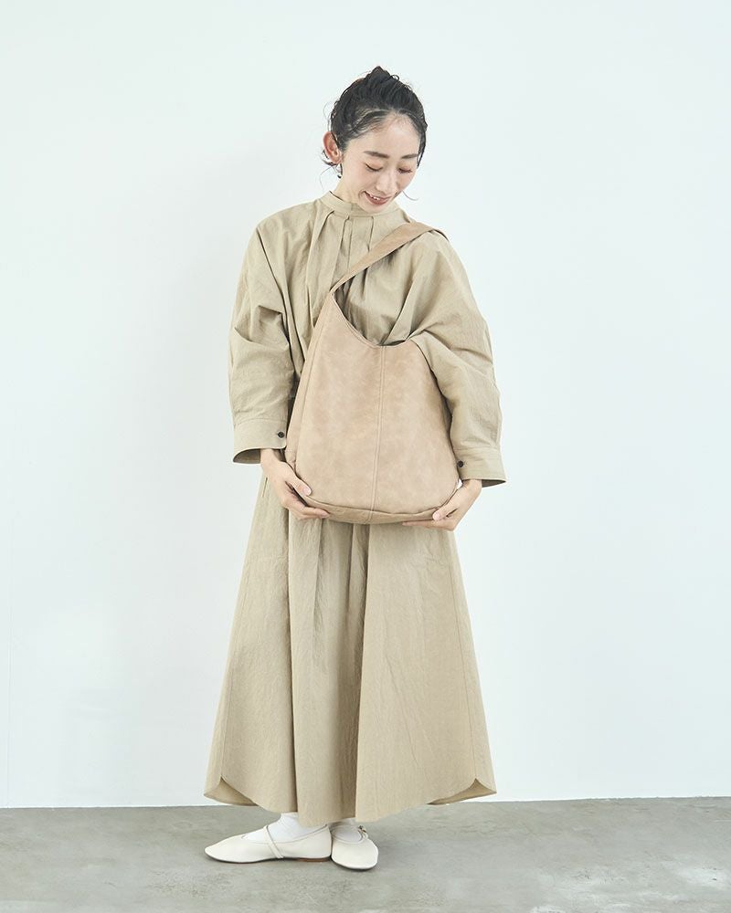 ナチュラルで上品な存在感。日常を軽やかに彩るレザーバッグです。