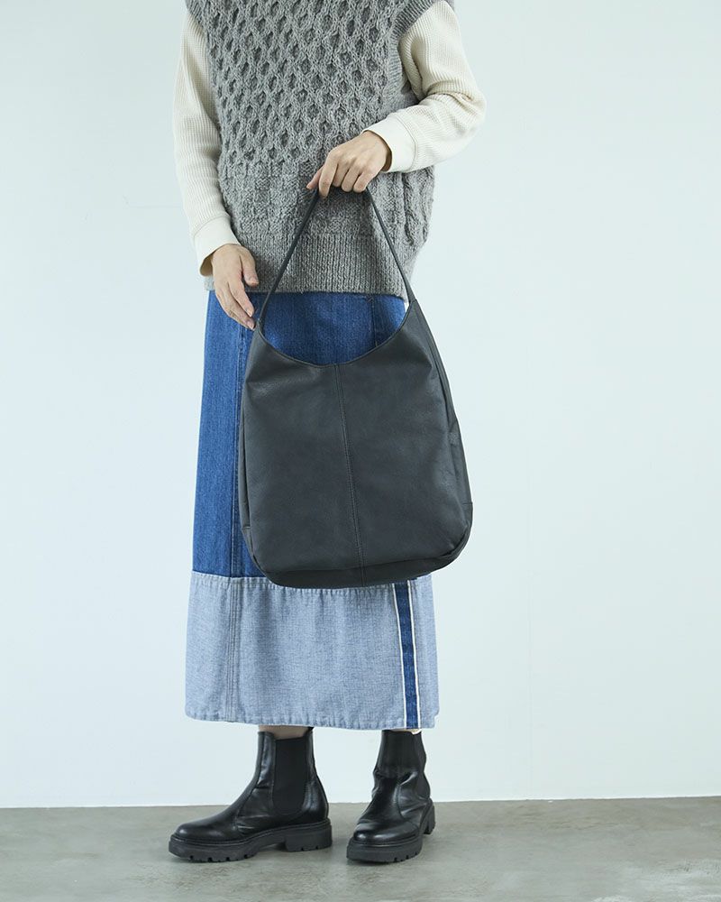 しずくのようなカタチで体に寄り添う「fuwari ワンショルダーバッグ